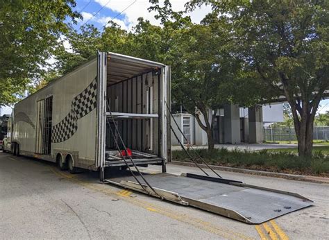 International Auto Transport From USA to Canada .